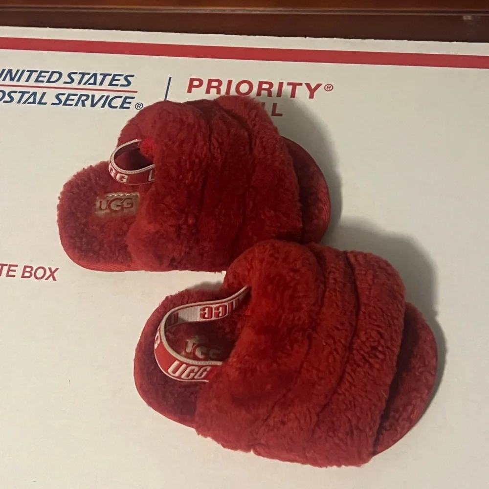 UGG Fluff Yeah Slide Sandals Baby Girl  Red Slippers Size 4/5 EUC